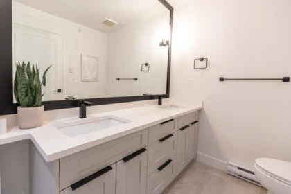 Guest Bathroom Photo of 9 5476 Brydon Crescent, Langley, BC