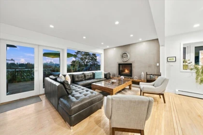Breakfast Nook Photo of 1095 W Keith Road, North Vancouver, BC