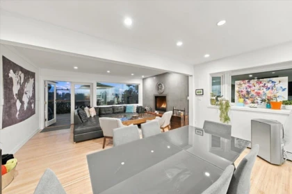 Kitchen Island Photo of 1095 W Keith Road, North Vancouver, BC