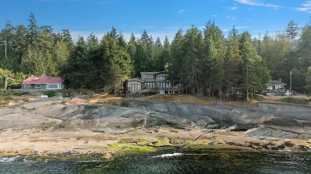 Exterior Rear Photo of 2 37 Salamanca Road, No City Value, BC
