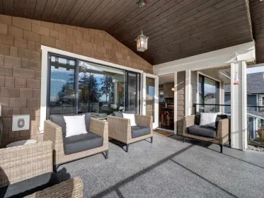 6014 Cowrie Street, Sechelt, BC, Sechelt — Single Family Residence for sale