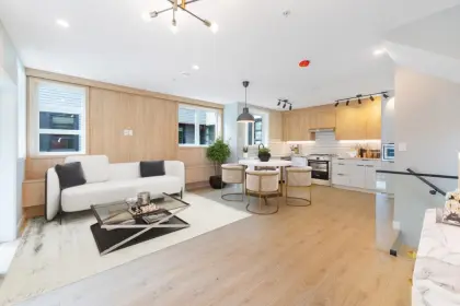 2469 E 40th Avenue, Vancouver, BC, Vancouver — Townhouse for sale