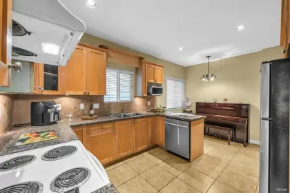4551 Ellerton Court, Burnaby, BC, Burnaby — Half Duplex for sale