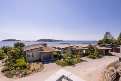 5379 Wakefield Beach Lane, Sechelt, BC, Sechelt — Townhouse for sale