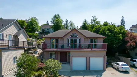 5837 Marine Way, Sechelt, BC, Sechelt — Single Family Residence for sale