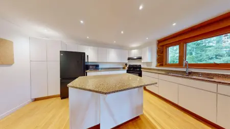 8325 Mountainview Drive, Whistler, BC, Whistler — Single Family Residence for sale