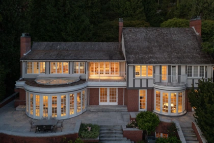 Garden / Landscaping Photo of 5240 Marine Drive, West Vancouver, BC