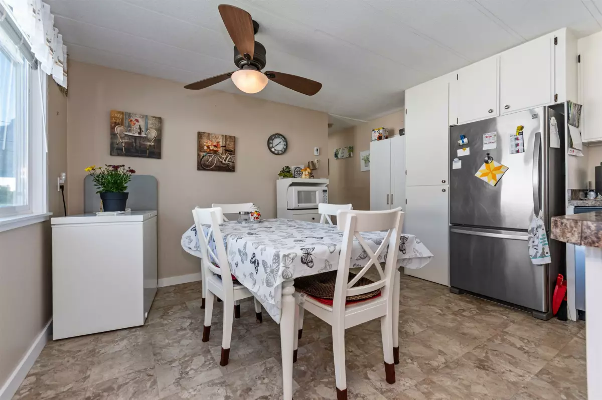 Breakfast Nook Photo of 18 62780 Flood Hope Road, Hope, BC