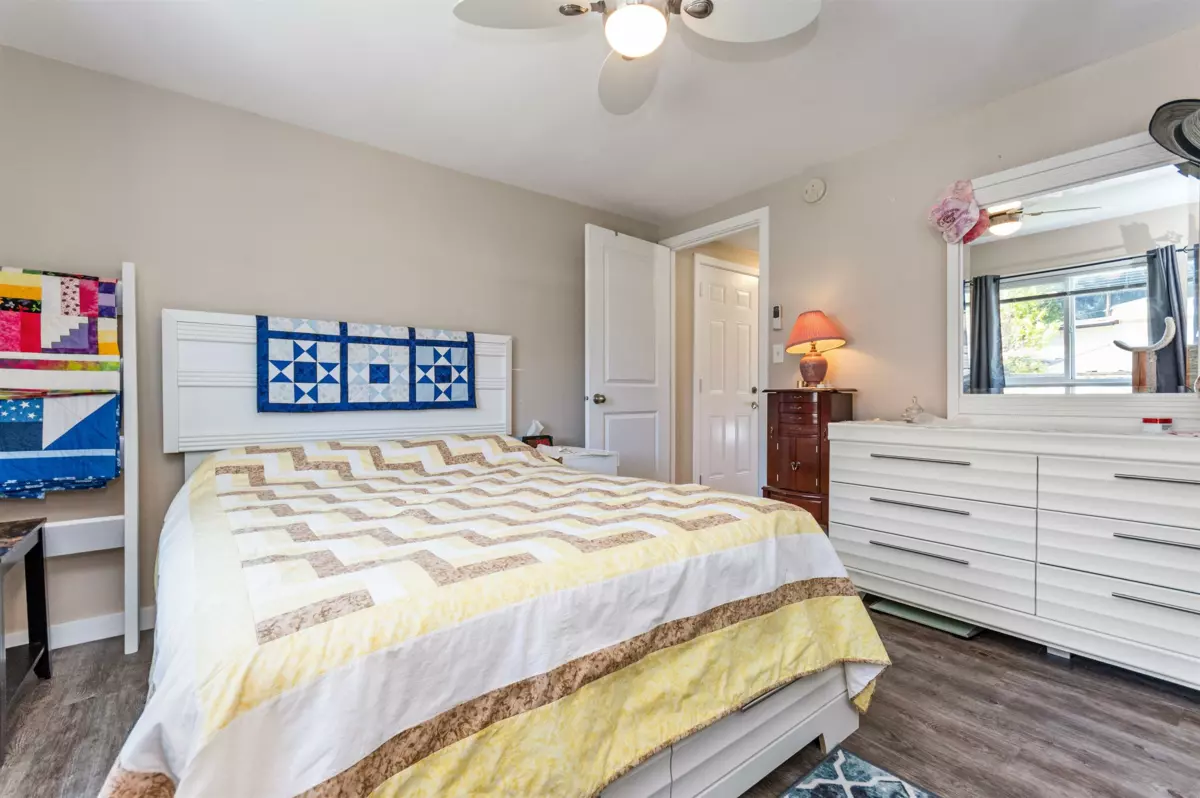 Entry Foyer Photo of 18 62780 Flood Hope Road, Hope, BC