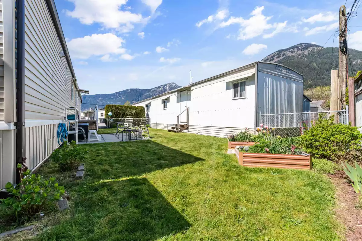 Garage Interior Photo of 18 62780 Flood Hope Road, Hope, BC