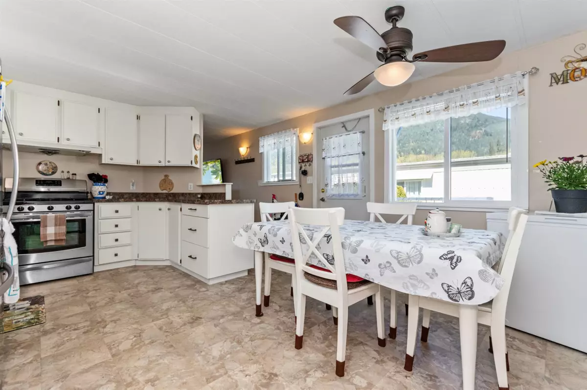 Guest Bathroom Photo of 18 62780 Flood Hope Road, Hope, BC
