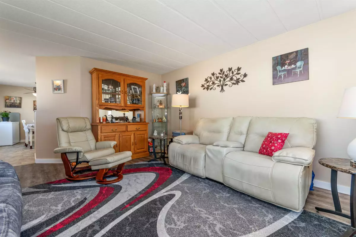 Kitchen Island Photo of 18 62780 Flood Hope Road, Hope, BC
