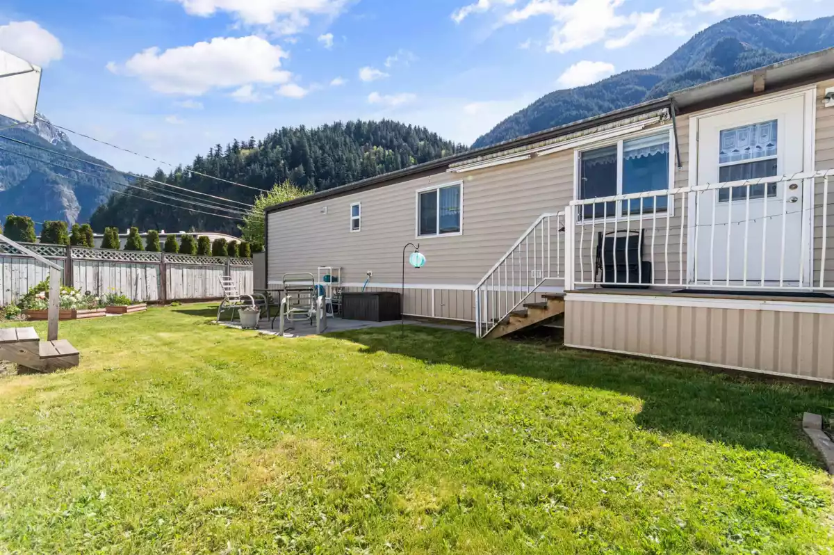 Staircase Photo of 18 62780 Flood Hope Road, Hope, BC