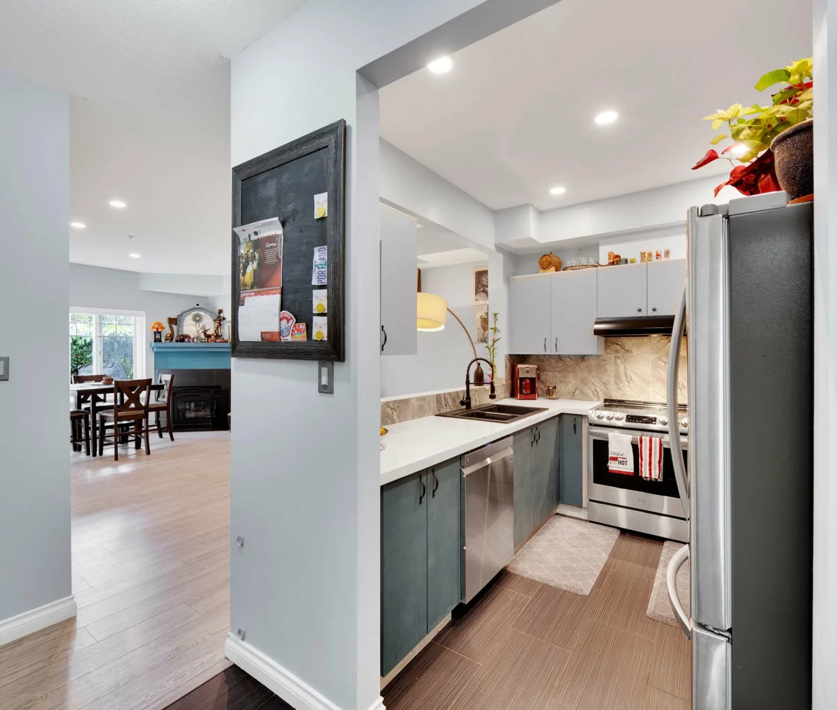 Breakfast Nook Photo of 8 123 Seventh Street, New Westminster, BC