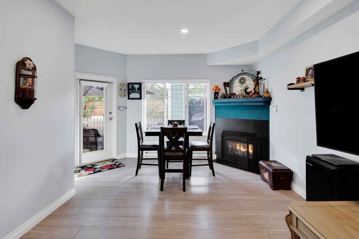 Family Room Photo of 8 123 Seventh Street, New Westminster, BC