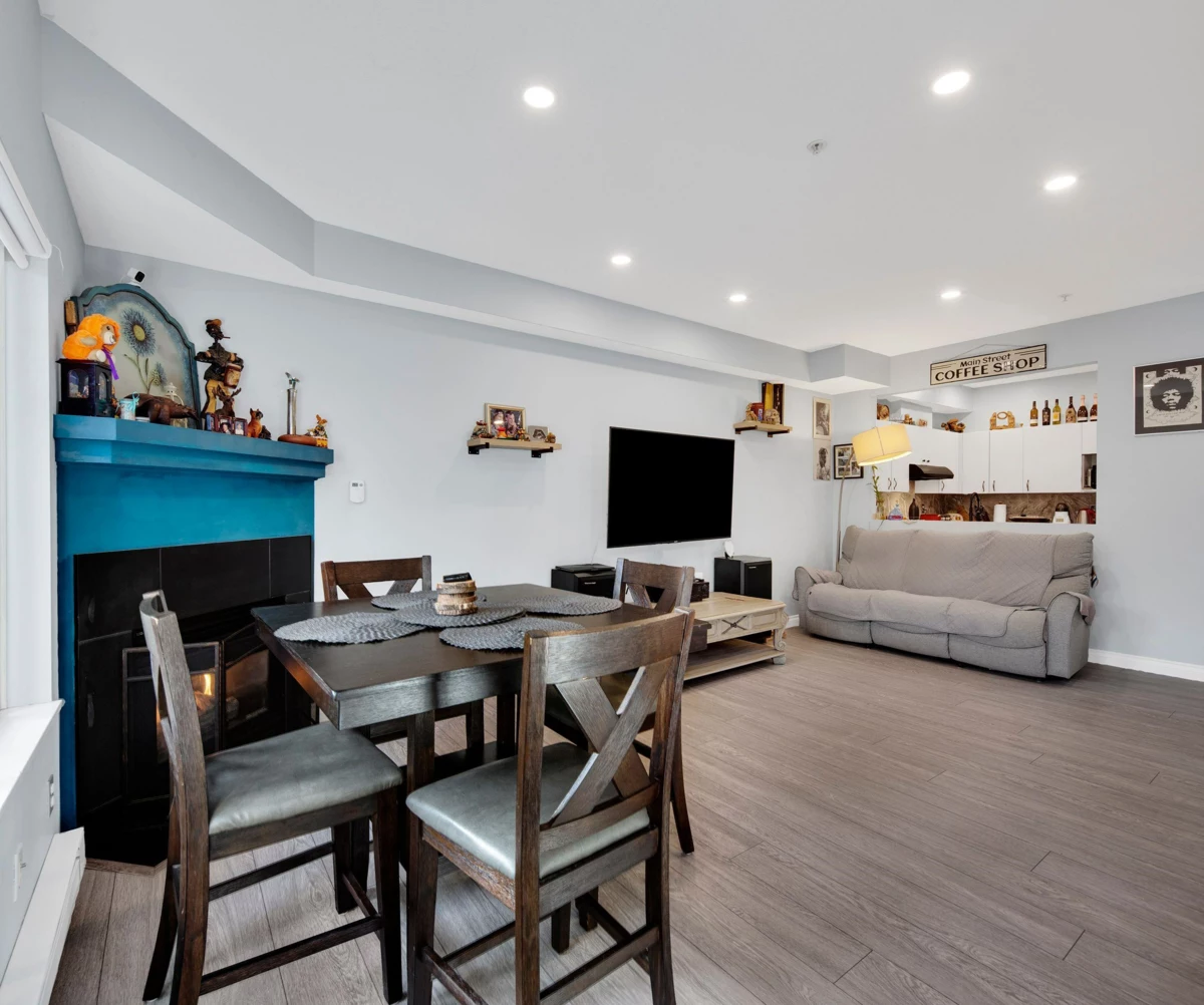 Kitchen Photo of 8 123 Seventh Street, New Westminster, BC