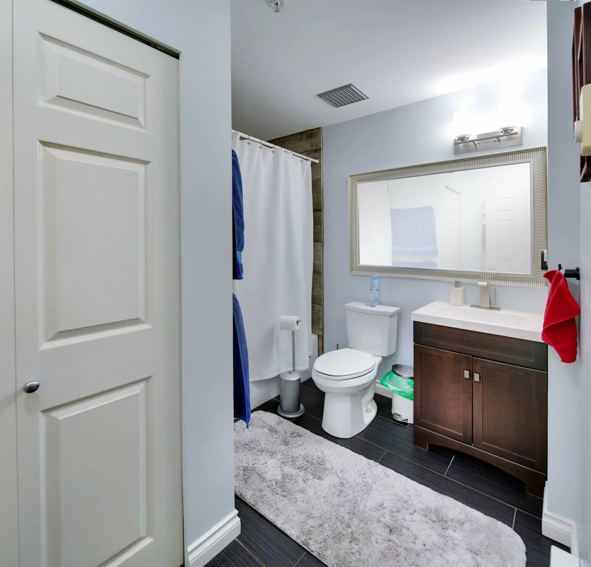 Powder Room Photo of 8 123 Seventh Street, New Westminster, BC