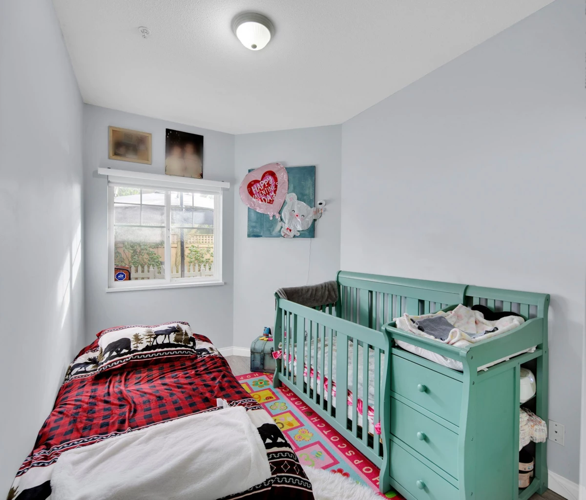 Walk-In Closet Photo of 8 123 Seventh Street, New Westminster, BC