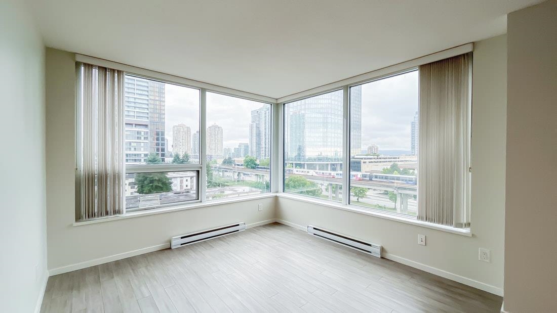 Kitchen Photo of 907 6658 Dow Avenue, Burnaby, BC