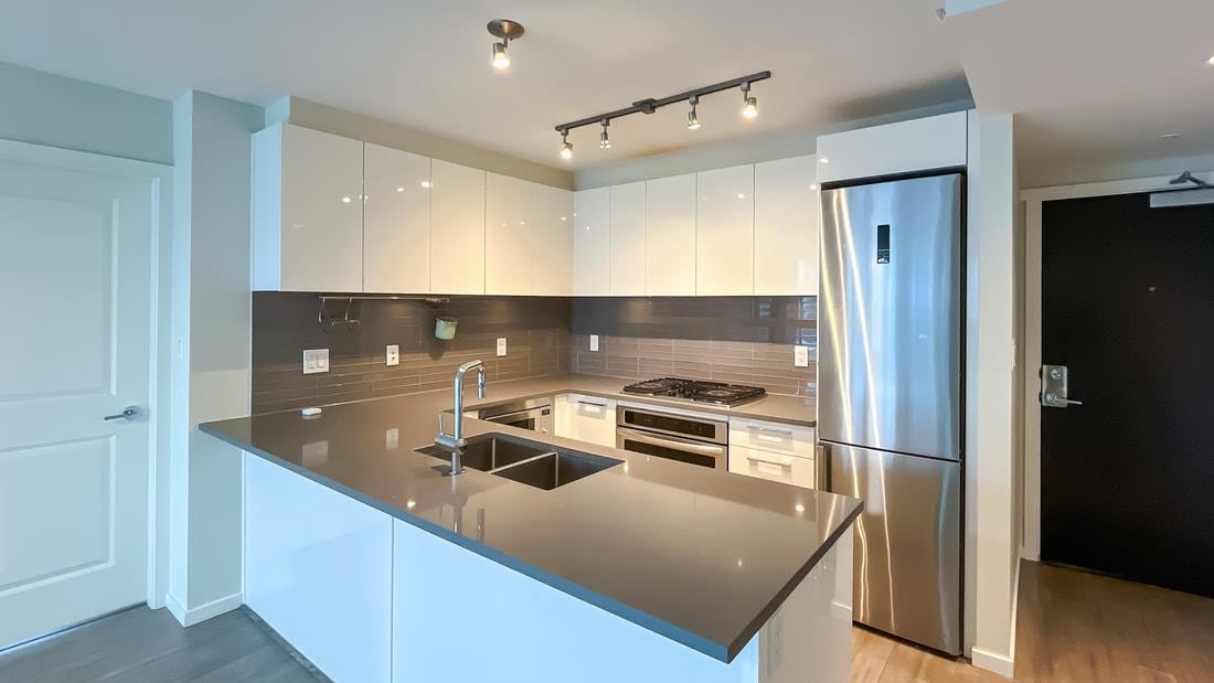 Walk-In Closet Photo of 907 6658 Dow Avenue, Burnaby, BC