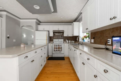 Walk-In Closet Photo of 30626 Crestview Avenue, Abbotsford, BC
