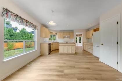 Kitchen Photo of 16042 108a Avenue, Surrey, BC