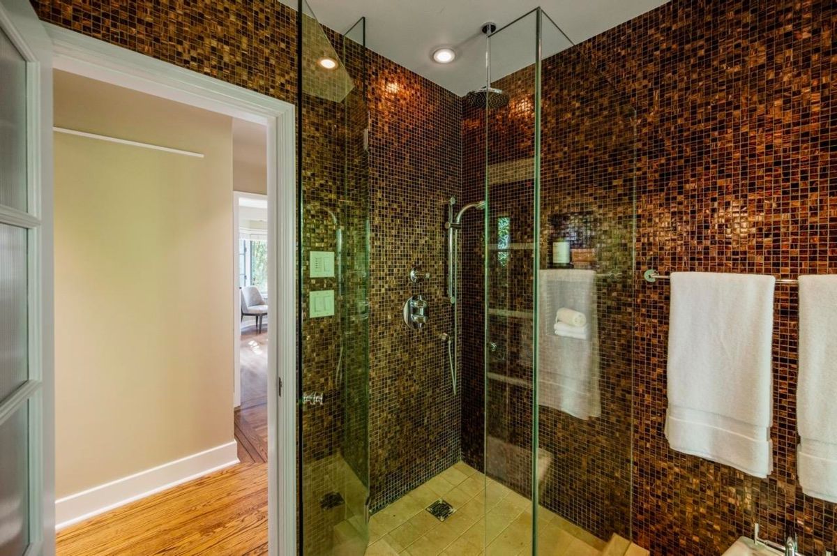 Entry Foyer Photo of 2533 Wallace Crescent, Vancouver, BC