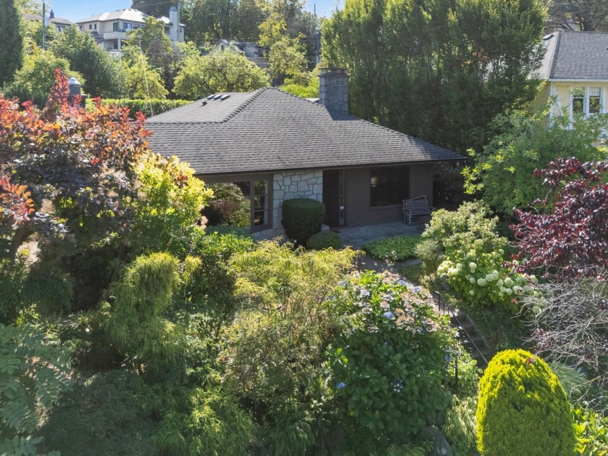 Hot Tub / Spa Photo of 2533 Wallace Crescent, Vancouver, BC