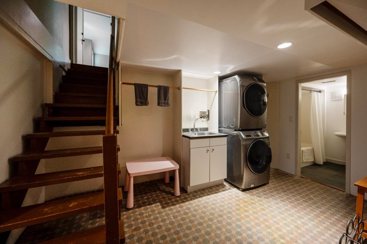 Outdoor Deck Photo of 2533 Wallace Crescent, Vancouver, BC