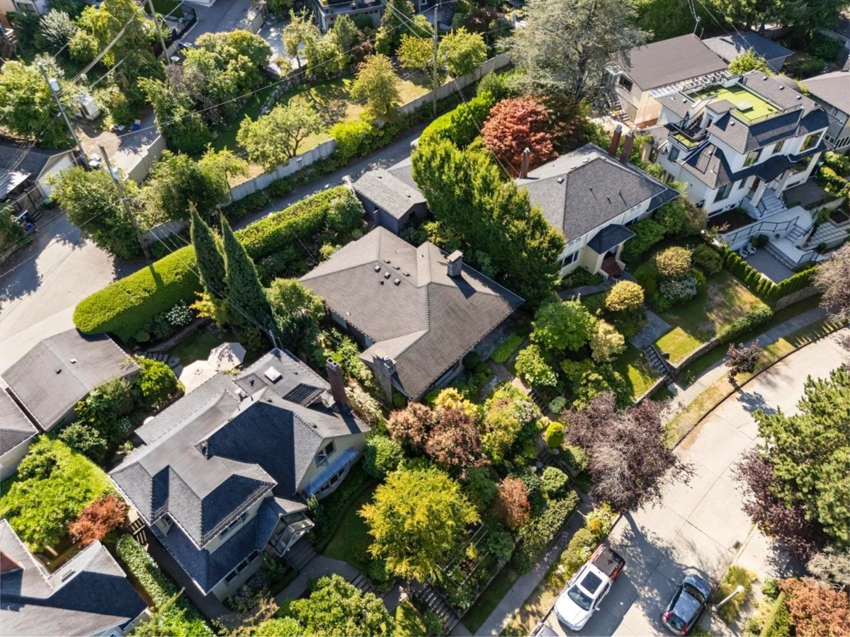 Outdoor Kitchen Photo of 2533 Wallace Crescent, Vancouver, BC