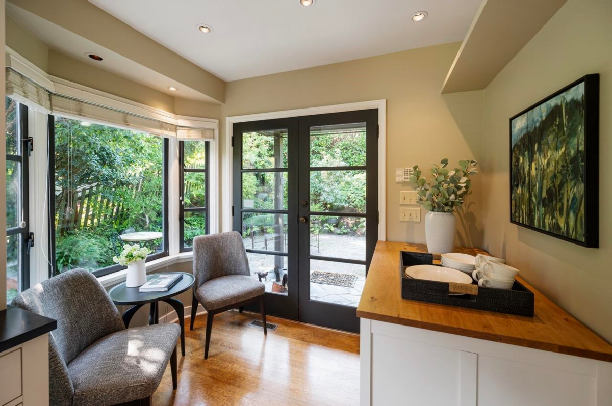 Powder Room Photo of 2533 Wallace Crescent, Vancouver, BC