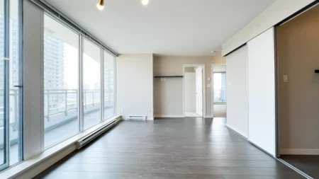 1905 13303 Central Avenue, Surrey, BC, Surrey — Apartment/Condo for sale