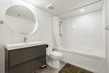 Primary Bathroom Photo of 312 503 W 16th Avenue, Vancouver, BC