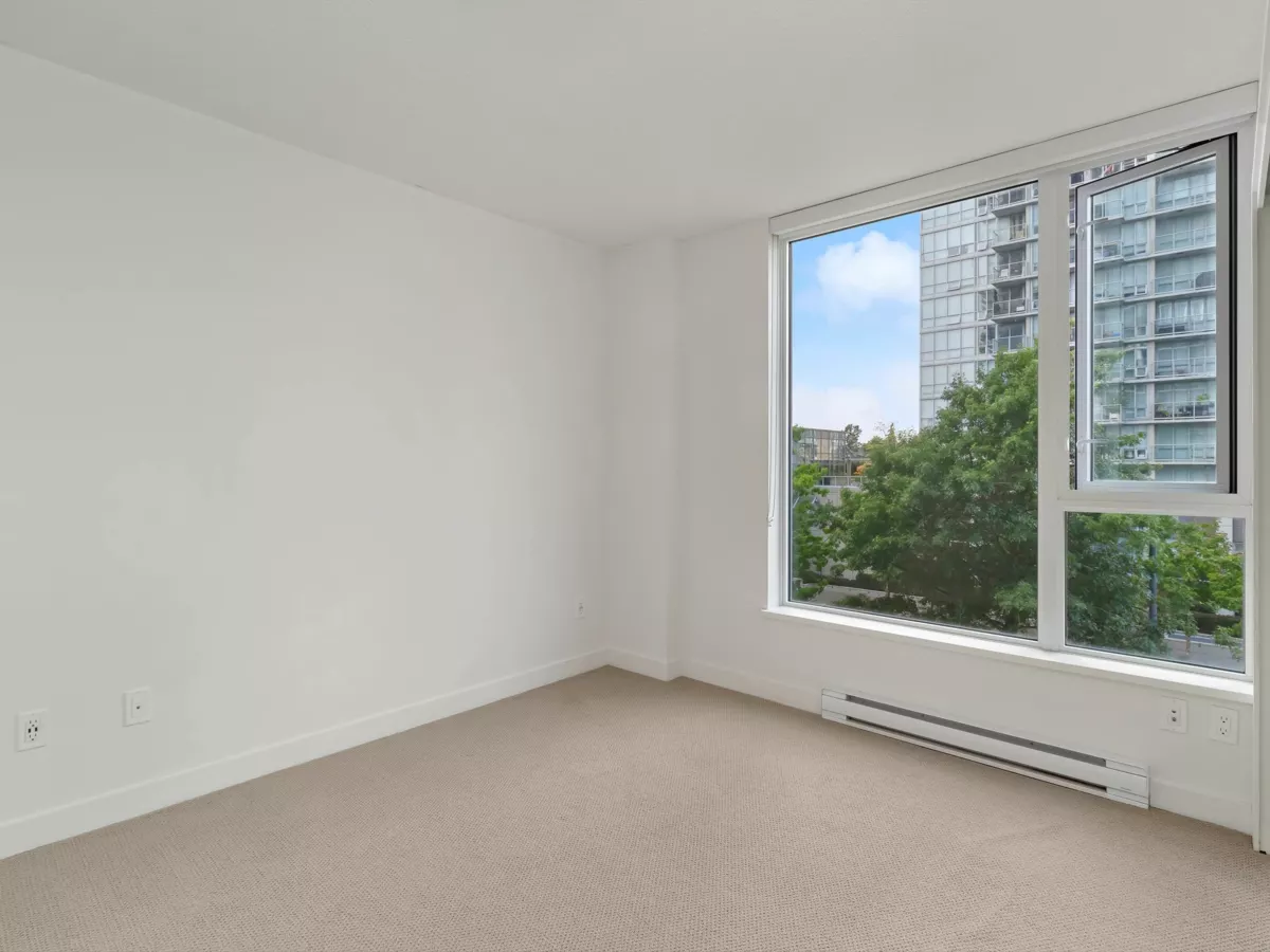 Walk-In Closet Photo of 509 13696 100 Avenue, Surrey, BC