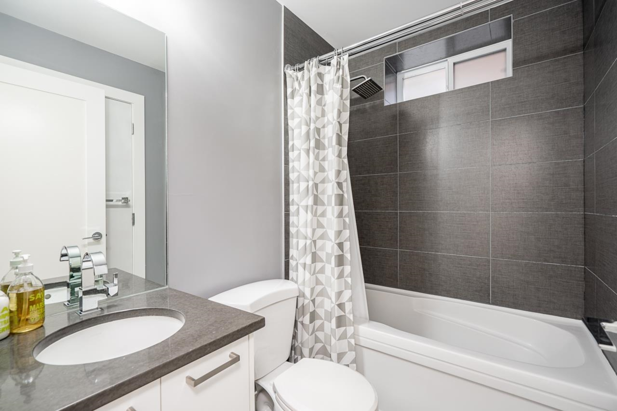 Backyard Photo of 33 E 22nd Avenue, Vancouver, BC