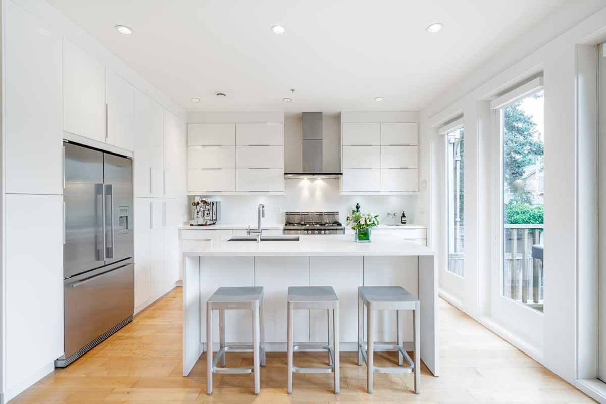 Dining Area Photo of 33 E 22nd Avenue, Vancouver, BC
