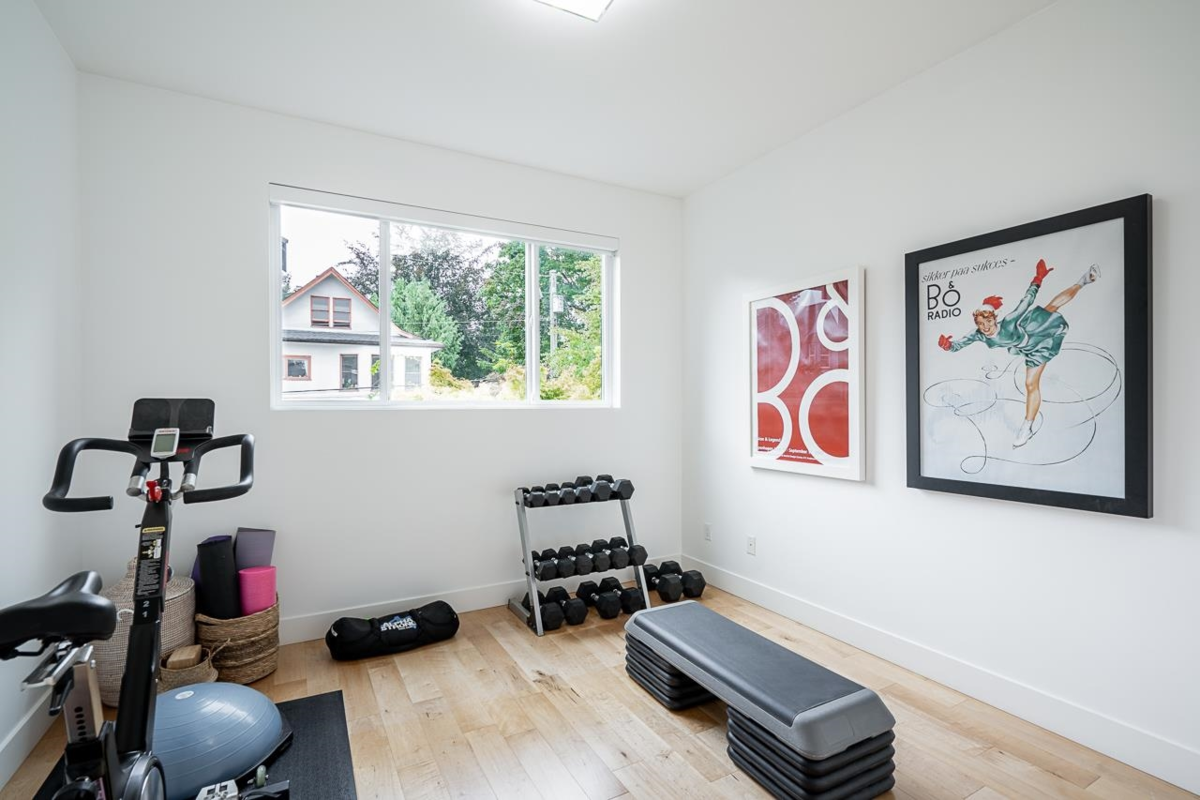 Entry Foyer Photo of 33 E 22nd Avenue, Vancouver, BC