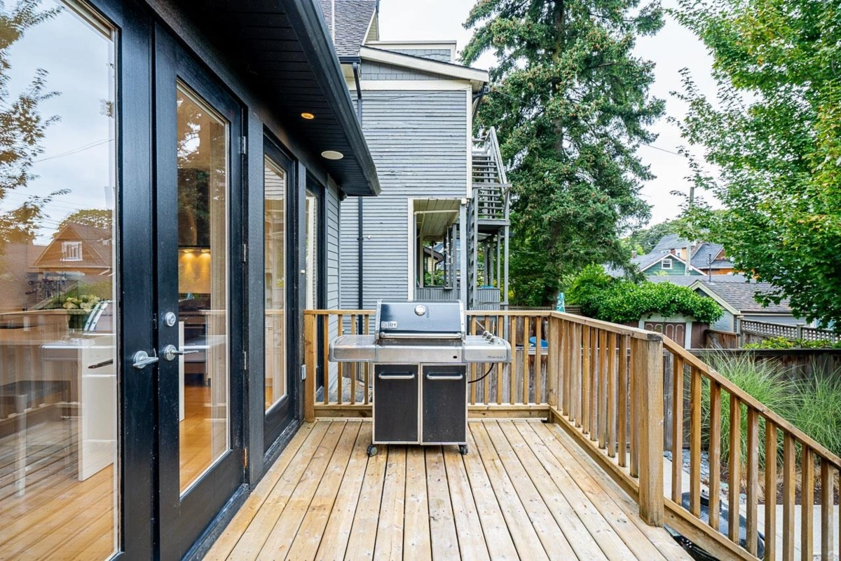 Outdoor Kitchen Photo of 33 E 22nd Avenue, Vancouver, BC