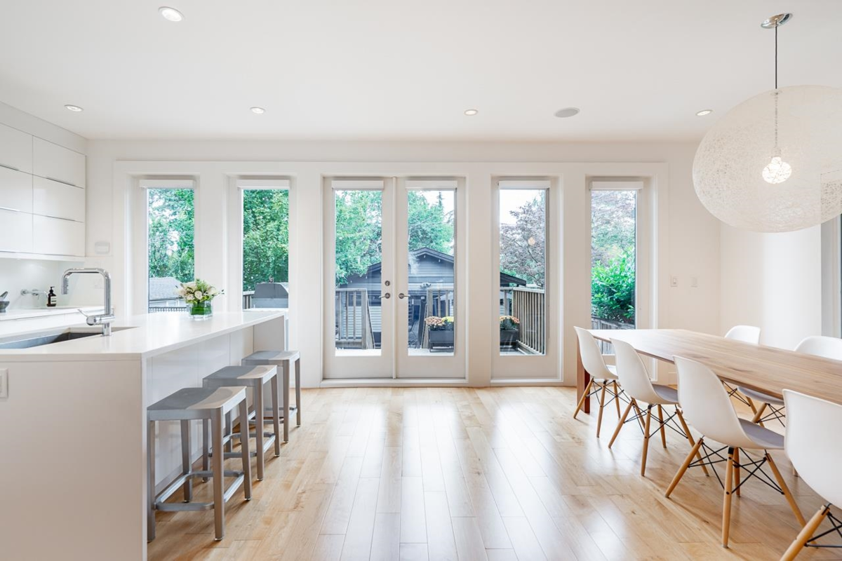 Primary Bathroom Photo of 33 E 22nd Avenue, Vancouver, BC