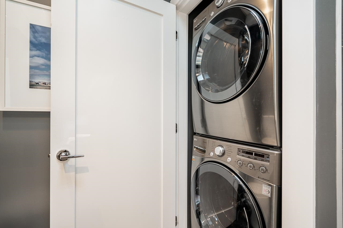 Staircase Photo of 33 E 22nd Avenue, Vancouver, BC