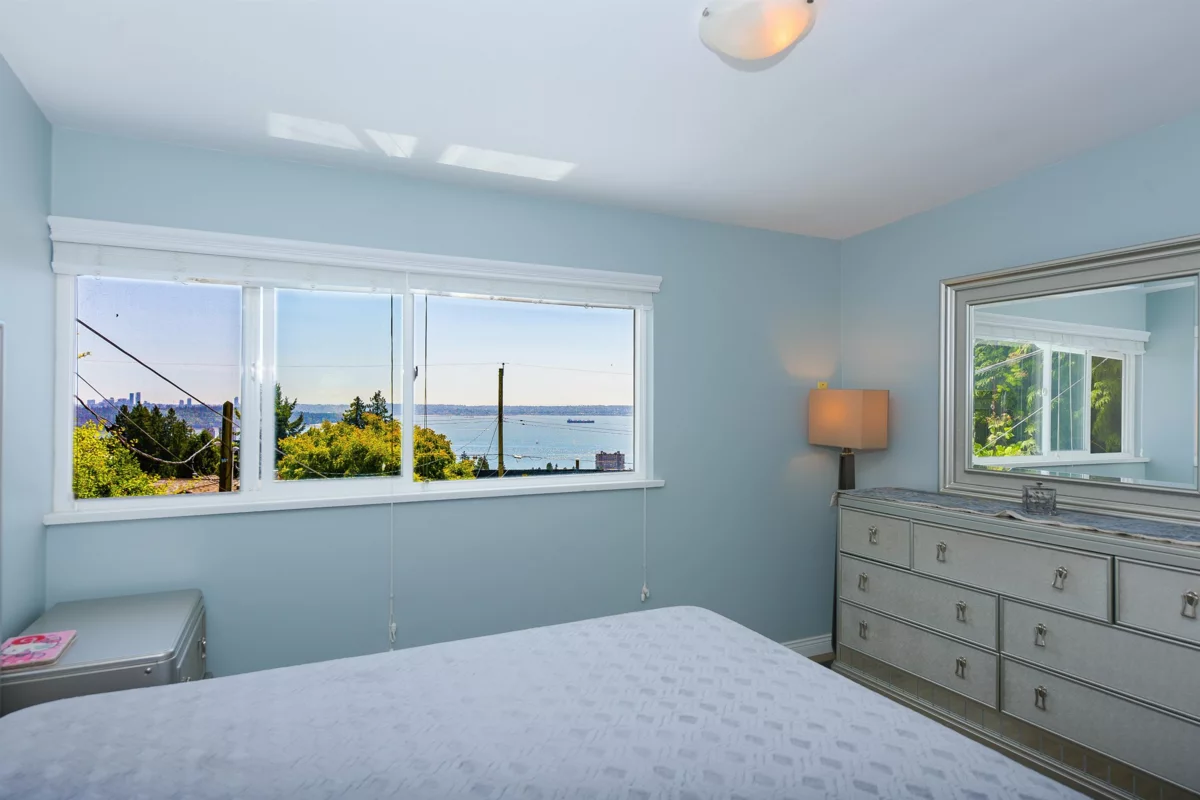 Basement Recreation Room Photo of 2365 Queens Avenue, West Vancouver, BC