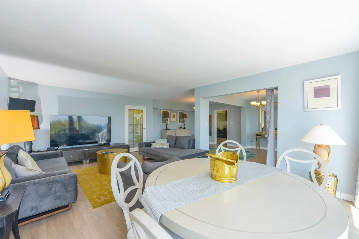 Guest Bathroom Photo of 2365 Queens Avenue, West Vancouver, BC