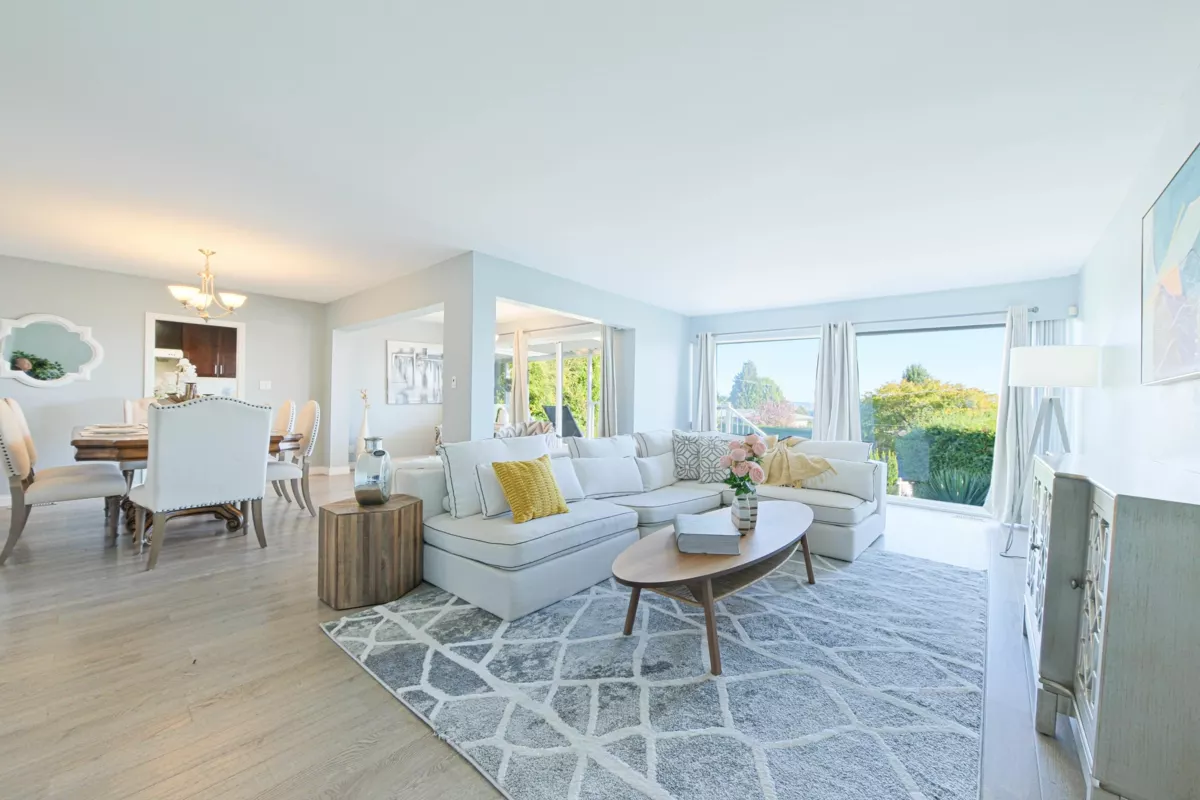 Kitchen Photo of 2365 Queens Avenue, West Vancouver, BC