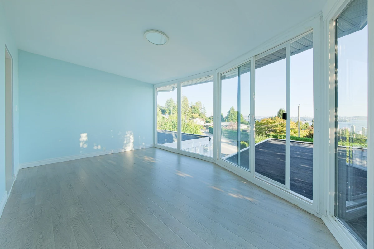 Laundry Room Photo of 2365 Queens Avenue, West Vancouver, BC