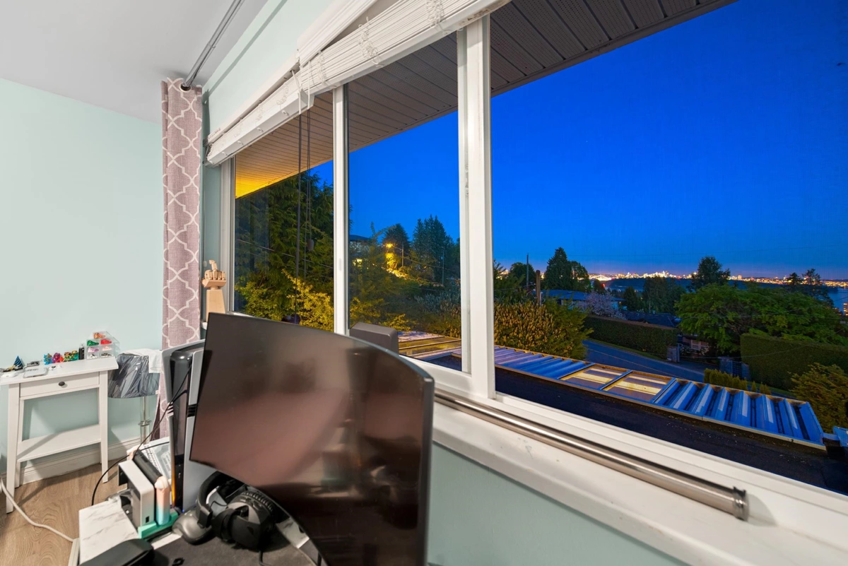 Staircase Photo of 2365 Queens Avenue, West Vancouver, BC