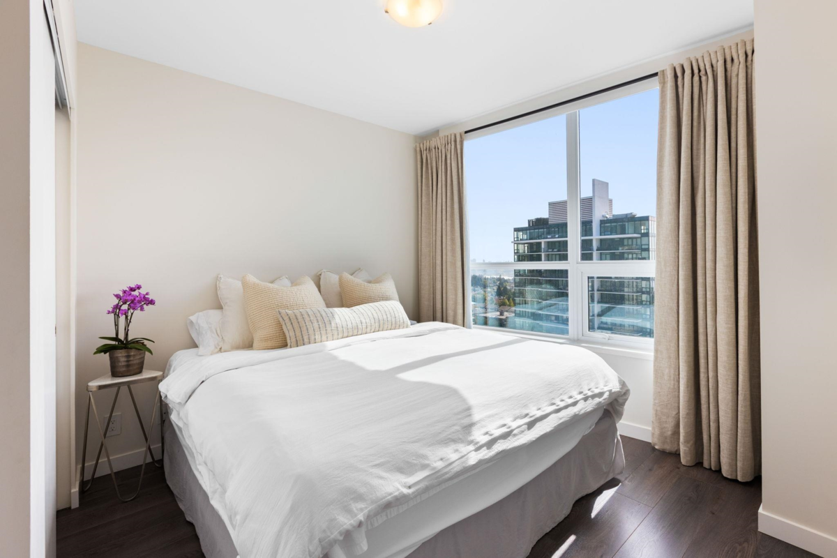 Kitchen Island Photo of 1703 125 E 14th Street, North Vancouver, BC