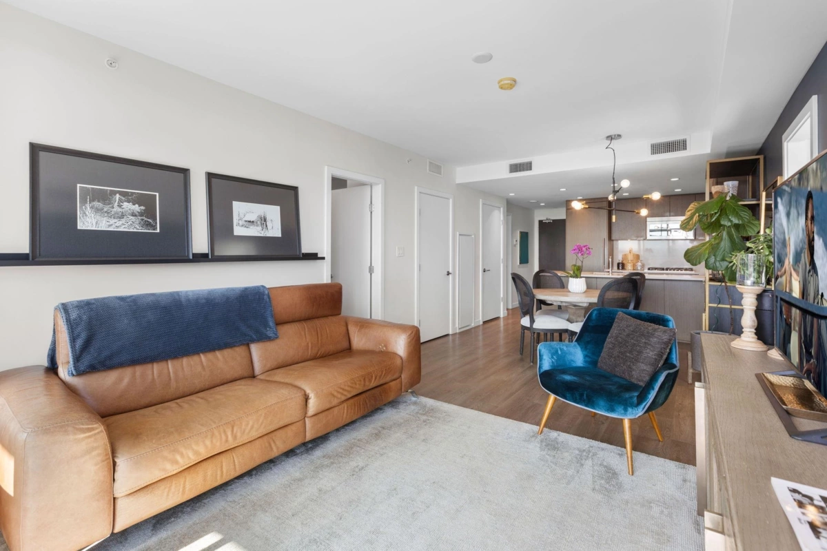 Kitchen Photo of 1703 125 E 14th Street, North Vancouver, BC