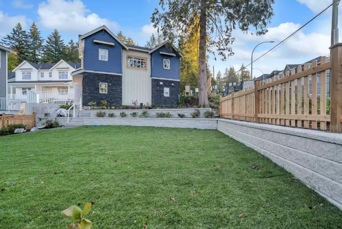 Front Yard Photo of 14 9762 182a Street, Surrey, BC