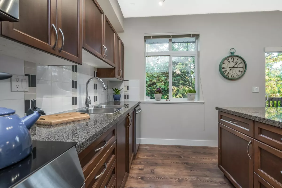 Walk-In Closet Photo of 62 19932 70 Avenue, Langley, BC