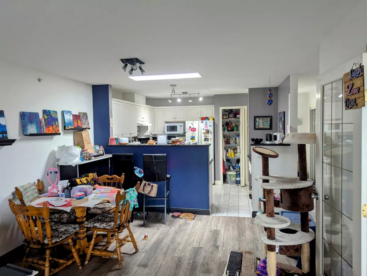 Kitchen Island Photo of 322 5780 Trail Avenue, Sechelt, BC